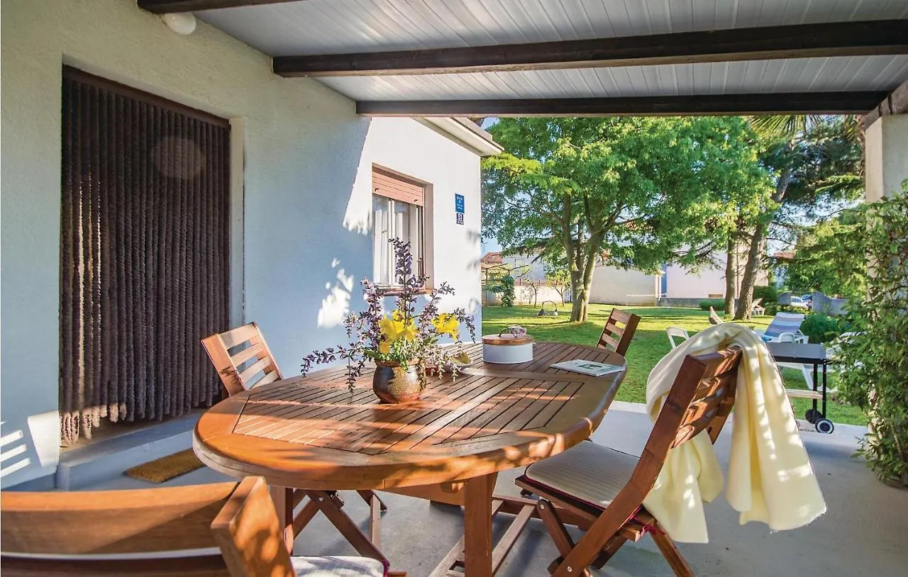 2 Bedroom Pet Friendly Home In Medulin