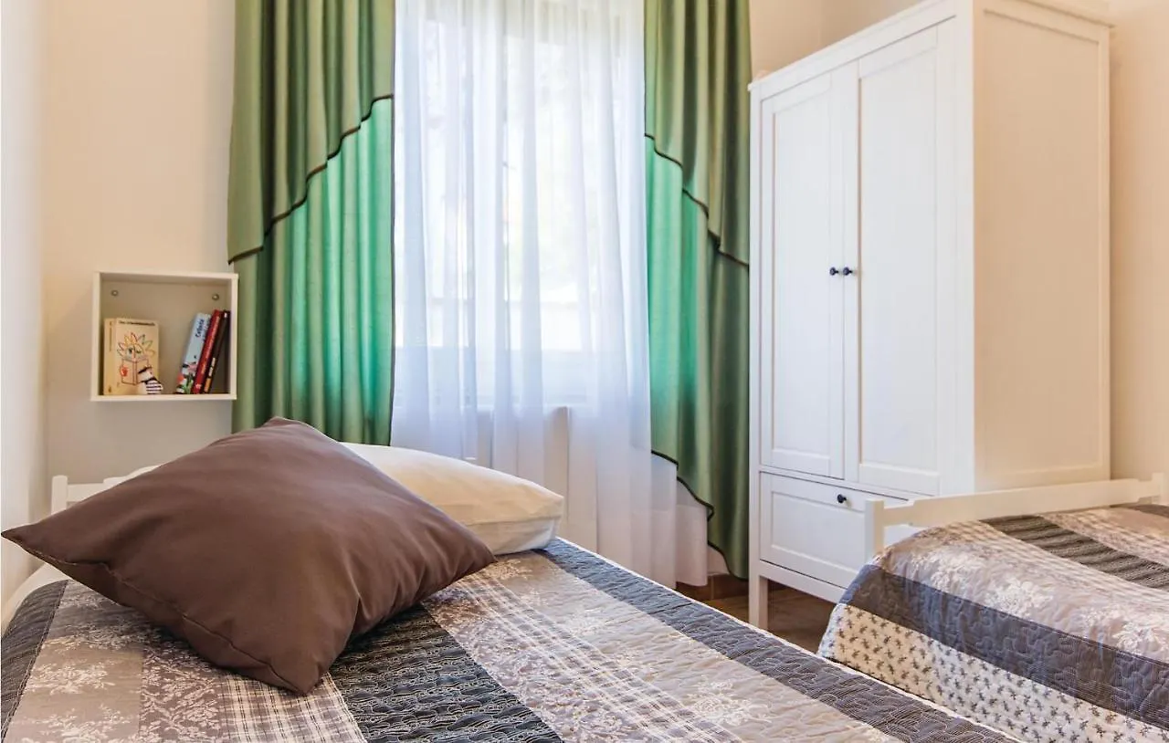 2 Bedroom Pet Friendly Home In Medulin Holiday home